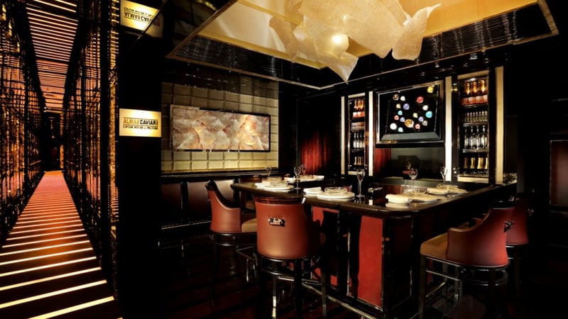 Pour une dégustation de caviar, direction le Caviar Bar !