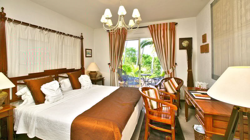 La chambre avec terrasse dans un style classique