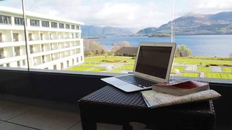 Et même un balcon pour travailler tout en profitant de la vue !