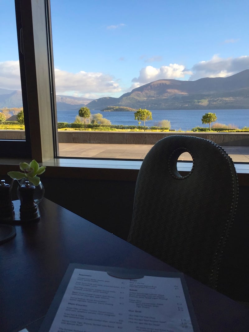 Pas mal la vue pour diner non ??