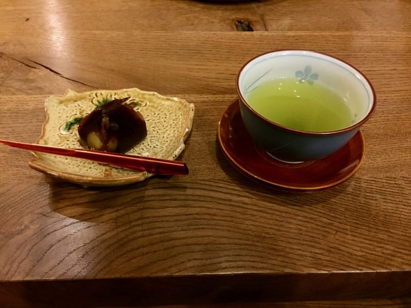 Petite collation de bienvenue dans notre ryokan à Takayama