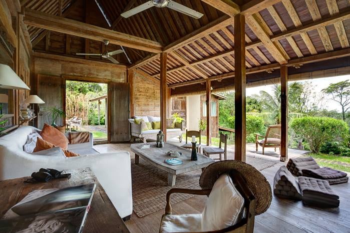 Le salon est ouvert sur les rizières pour une vue au top même au fond du canapé ! (source : Shanti Lodge)