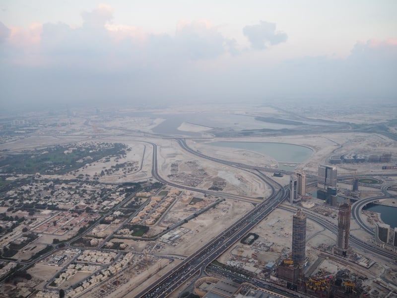 De l'autre côté c'est beaucoup moins construit, le désert est tout proche !