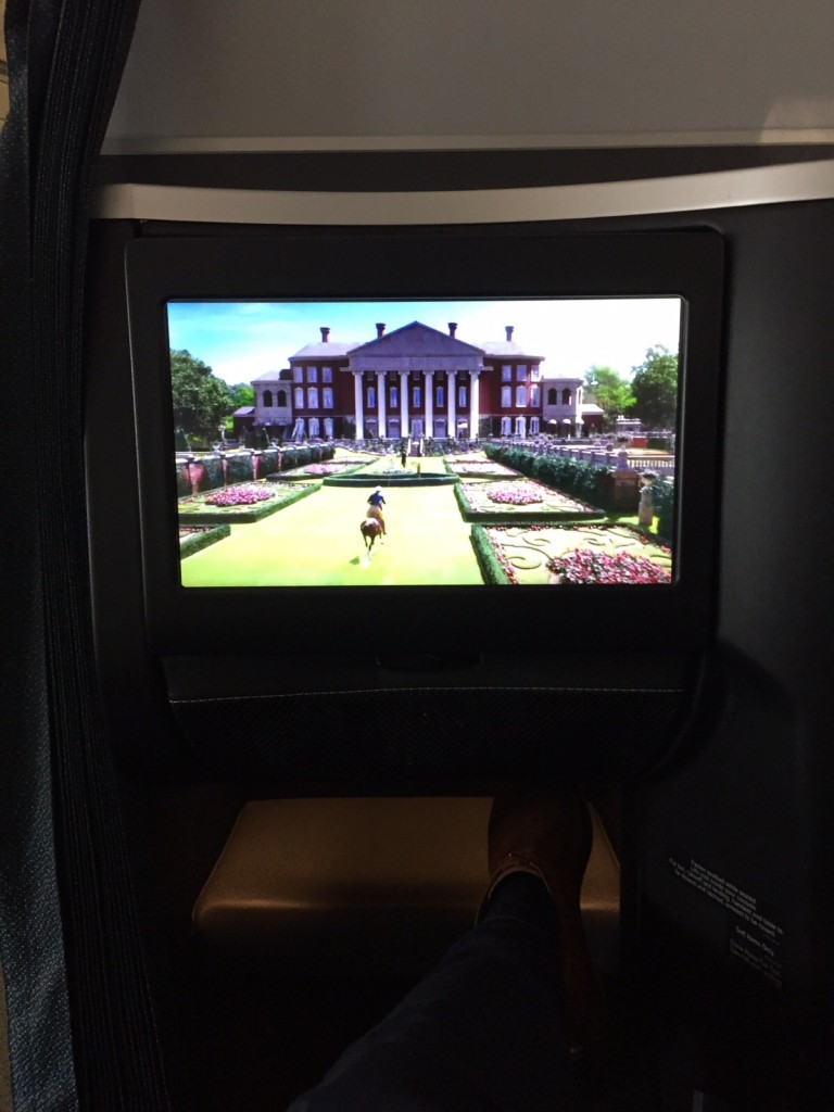 L'écran 16 pouces avec plus de 90h de tv, 1000 albums de musique et la vidéo à la demande