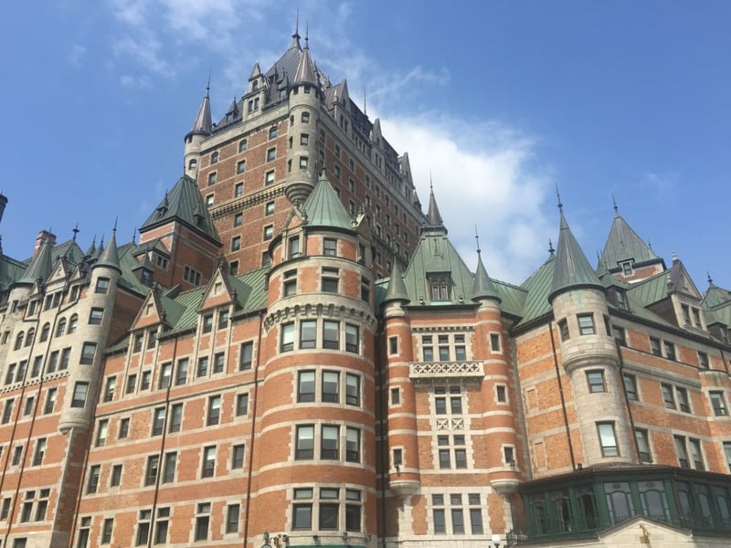 L'imposante et majestueuse façade de cet hôtel 5 étoiles