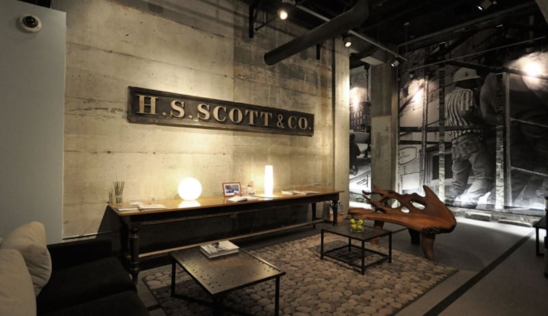 Lobby très contemporain pour cet hôtel "Relais &amp; Châteaux"