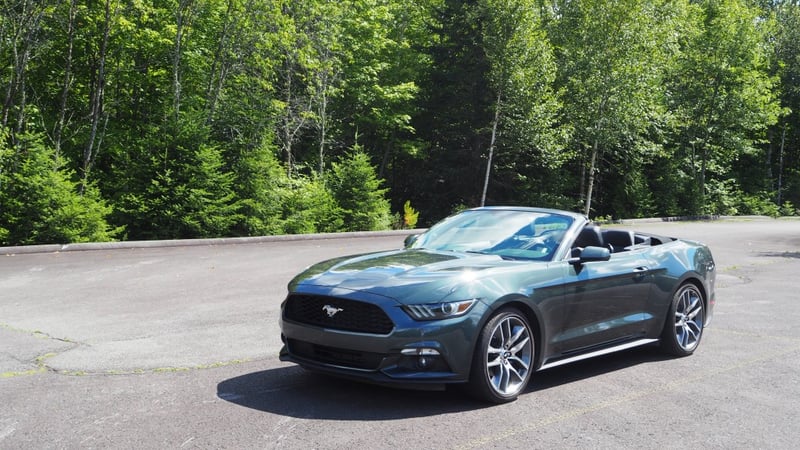 L'avant de ce bolide est très racé et sportif