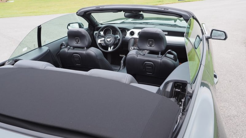 Une console moderne en alu brossé