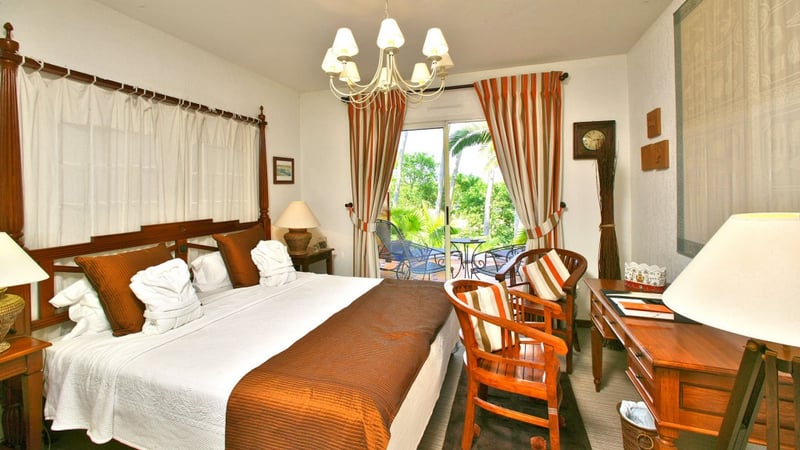 La chambre avec terrasse dans un style classique