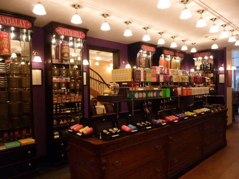 Intérieure colonial d'une des boutiques de la marque