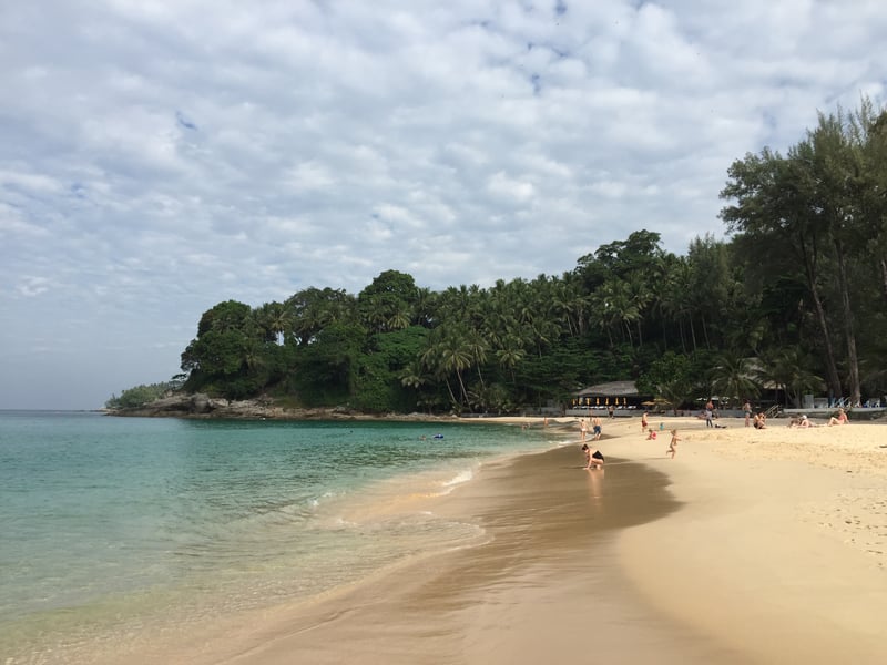 La plage est située à environ 100 m de l'hôtel