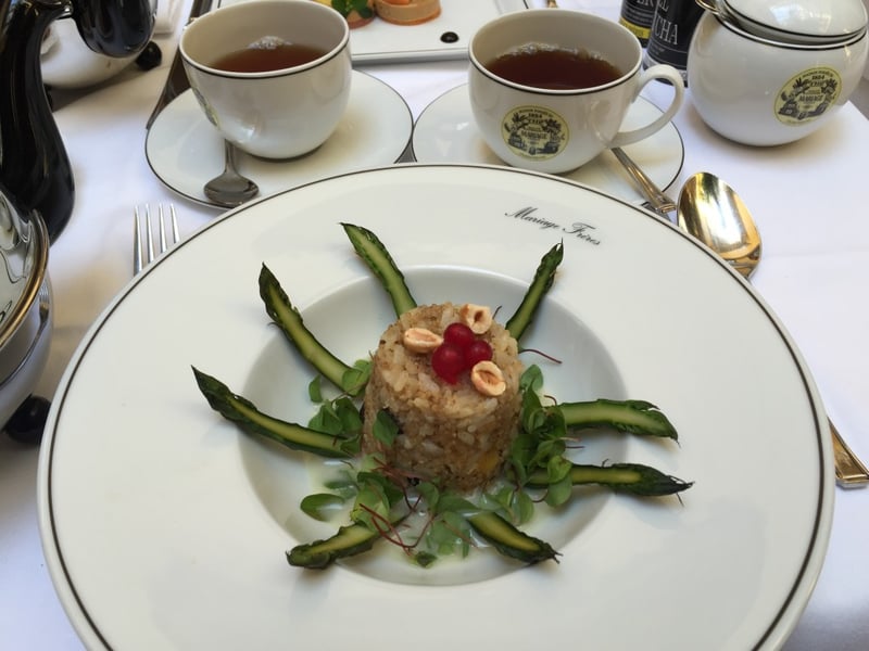 Superbe plat a base de quinoa et asperges